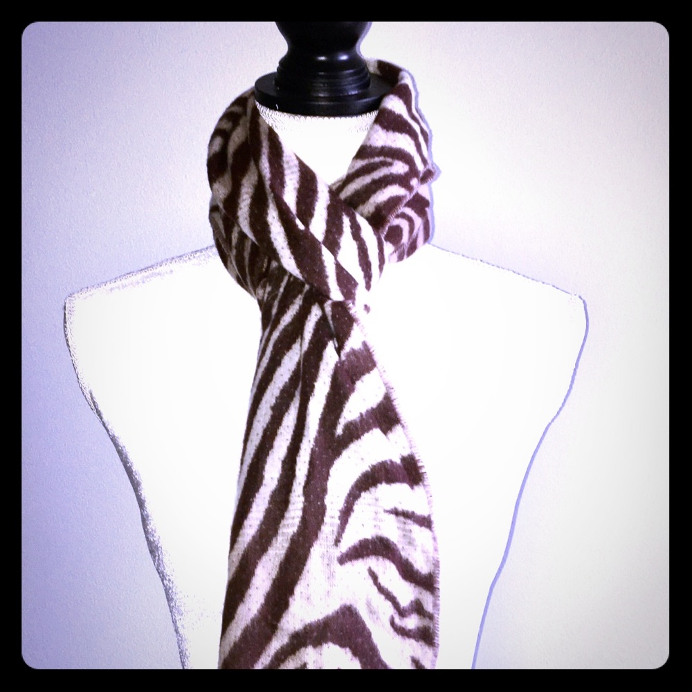 V Fraas Cashmink animal print scarf soft 💯acrylic